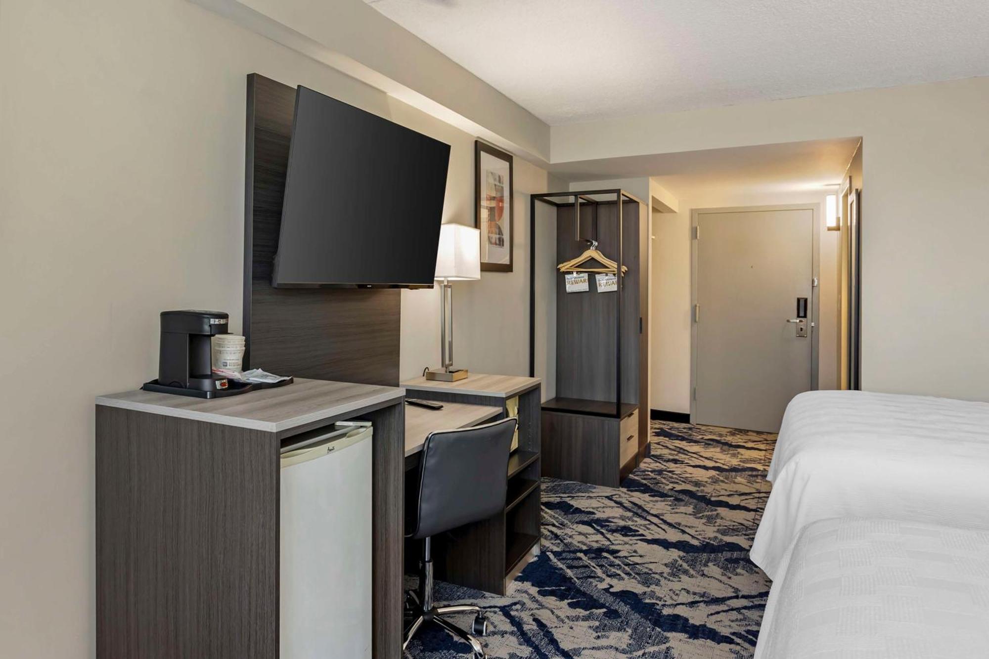 Best Western Rutgers University Hotel East Brunswick Exterior foto